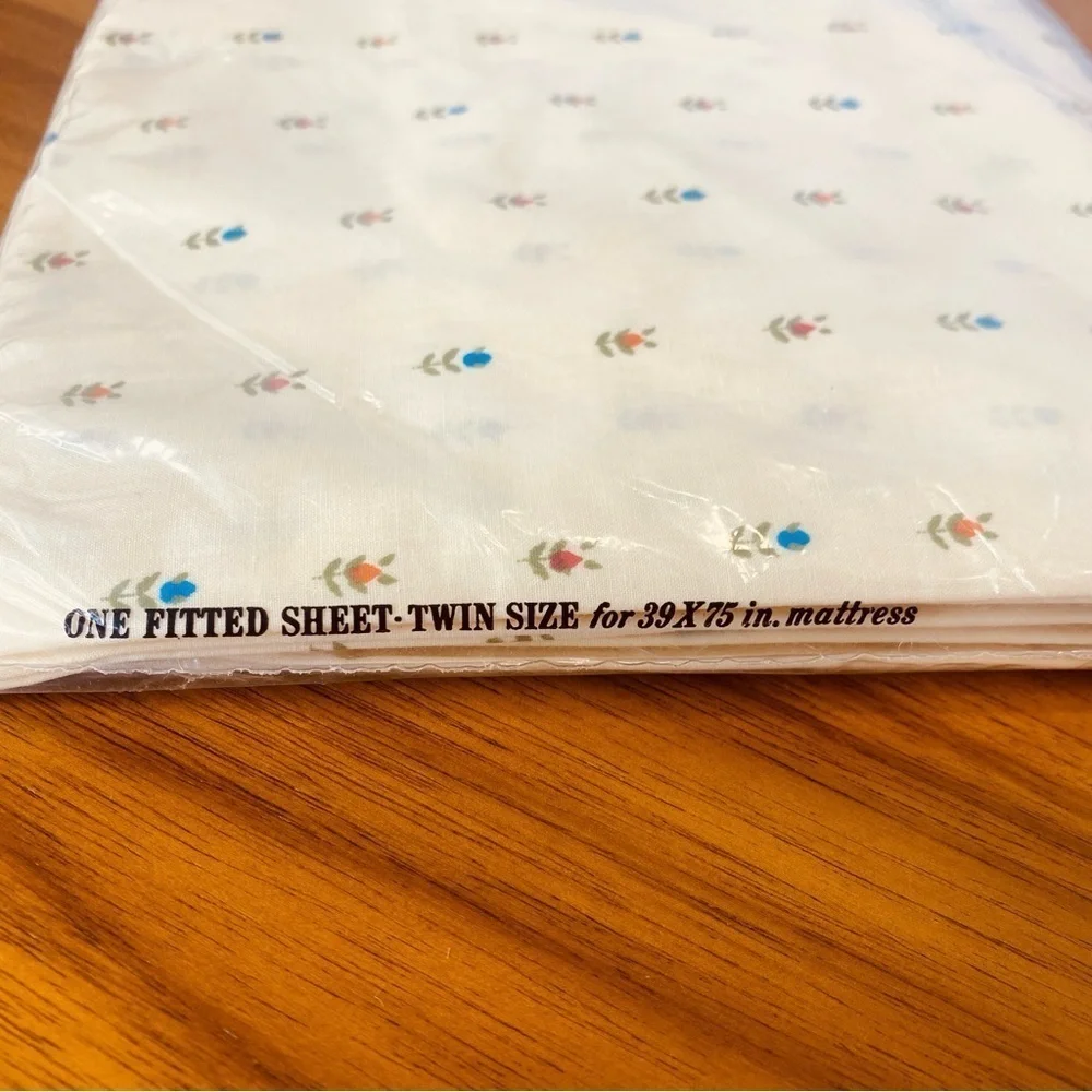 New NIP Vintage Fieldcrest Perfection Percale Twin Size Fitted Sheet Sm Floral